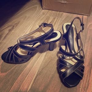 Naturalized N5 Comfort Brown strappy heels